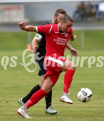 Fussball Kaerntner Liga. ASKOE Koettmannsdorf gegen Atus Ferlach. Fabian Janschitz (Koettmannsdorf), Thomas Ogris (Ferlach). Koettmannsdorf, am 22.9.2018.
Foto: Kuess
---
pressefotos, pressefotografie, kuess, qs, qspictures, sport, bild, bilder, bilddatenbank