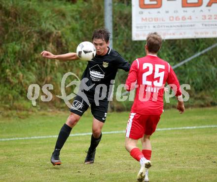 Fussball Kaerntner Liga. ASKOE Koettmannsdorf gegen Atus Ferlach. Philipp Gatti (Koettmannsdorf), Daniel Jobst (Ferlach). Koettmannsdorf, am 22.9.2018.
Foto: Kuess
---
pressefotos, pressefotografie, kuess, qs, qspictures, sport, bild, bilder, bilddatenbank