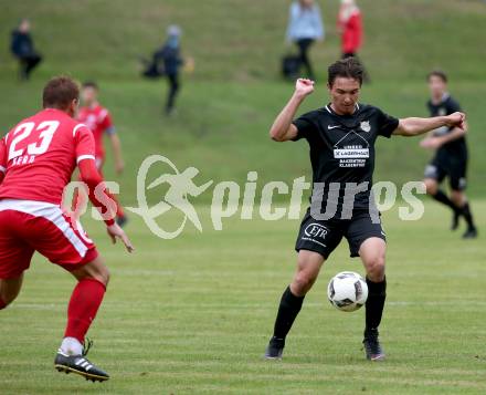 Fussball Kaerntner Liga. ASKOE Koettmannsdorf gegen Atus Ferlach. Philipp Gatti (Koettmannsdorf), Dejan Kern (Ferlach). Koettmannsdorf, am 22.9.2018.
Foto: Kuess
---
pressefotos, pressefotografie, kuess, qs, qspictures, sport, bild, bilder, bilddatenbank