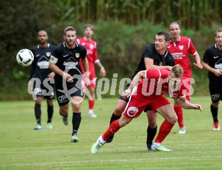 Fussball Kaerntner Liga. ASKOE Koettmannsdorf gegen Atus Ferlach. Fabian Janschitz, Christian Hutter (Koettmannsdorf), Anze Jelar (Ferlach). Koettmannsdorf, am 22.9.2018.
Foto: Kuess
---
pressefotos, pressefotografie, kuess, qs, qspictures, sport, bild, bilder, bilddatenbank