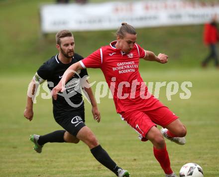 Fussball Kaerntner Liga. ASKOE Koettmannsdorf gegen Atus Ferlach. Fabian Janschitz (Koettmannsdorf), Thomas Ogris (Ferlach). Koettmannsdorf, am 22.9.2018.
Foto: Kuess
---
pressefotos, pressefotografie, kuess, qs, qspictures, sport, bild, bilder, bilddatenbank