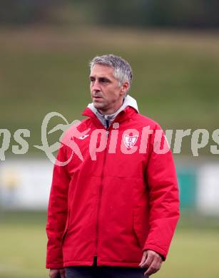 Fussball Kaerntner Liga. ASKOE Koettmannsdorf gegen Atus Ferlach. Trainer 	Djukic Darko (Ferlach). Koettmannsdorf, am 22.9.2018.
Foto: Kuess
---
pressefotos, pressefotografie, kuess, qs, qspictures, sport, bild, bilder, bilddatenbank