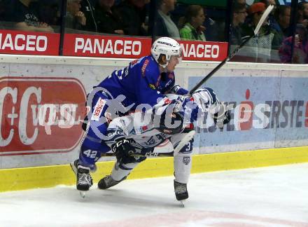 EBEL. Eishockey Bundesliga. EC VSV gegen Fehervar AV 19. Benjamin Lanzinger, (VSV), Aron Sandor Reisz  (Alba Volan). Villach, am 12.10.2018.
Foto: Kuess 


---
pressefotos, pressefotografie, kuess, qs, qspictures, sport, bild, bilder, bilddatenbank