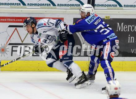 EBEL. Eishockey Bundesliga. EC VSV gegen Fehervar AV 19. Bernd Wolf,  (VSV), Aron Sandor Reisz (Alba Volan). Villach, am 12.10.2018.
Foto: Kuess 


---
pressefotos, pressefotografie, kuess, qs, qspictures, sport, bild, bilder, bilddatenbank