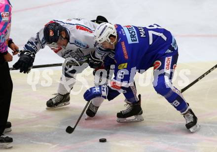 EBEL. Eishockey Bundesliga. EC VSV gegen Fehervar AV 19. Felix Maxa, (VSV), Aron Sandor Reisz  (Alba Volan). Villach, am 12.10.2018.
Foto: Kuess 


---
pressefotos, pressefotografie, kuess, qs, qspictures, sport, bild, bilder, bilddatenbank