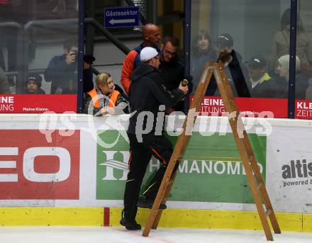 EBEL. Eishockey Bundesliga. EC VSV gegen Fehervar AV 19. Scheibenreparatur. Villach, am 12.10.2018.
Foto: Kuess 


---
pressefotos, pressefotografie, kuess, qs, qspictures, sport, bild, bilder, bilddatenbank