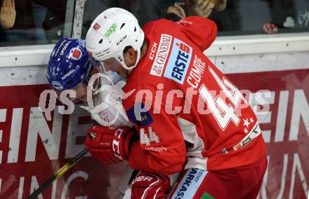 EBEL. Eishockey Bundesliga. KAC gegen HC TWK Innsbruck. Adam Comrie,  (KAC), Ondrej Sedivy (Innsbruck). Klagenfurt, am 14.10.2018.
Foto: Kuess

---
pressefotos, pressefotografie, kuess, qs, qspictures, sport, bild, bilder, bilddatenbank