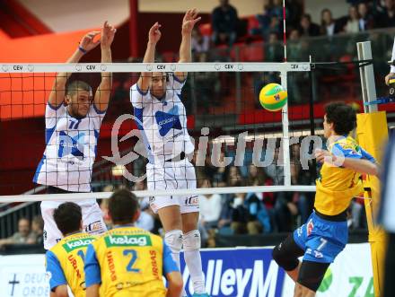 Volleyball Champions League. SK Posojilnica Aich/Dob gegen Lycurgus Groningen (NED). Kacper Stelmach, (Aich/Dob), Niels De Vries, Frits Van Gestel  (Groningen). Klagenfurt, am 17.10.2018.
Foto: Kuess
---
pressefotos, pressefotografie, kuess, qs, qspictures, sport, bild, bilder, bilddatenbank