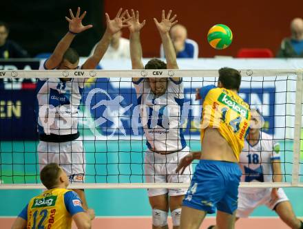 Volleyball Champions League. SK Posojilnica Aich/Dob gegen Lycurgus Groningen (NED). Matej Mihajlovic, (Aich/Dob),  Niels De Vries, Erik van der Schaaf  (Groningen). Klagenfurt, am 17.10.2018.
Foto: Kuess
---
pressefotos, pressefotografie, kuess, qs, qspictures, sport, bild, bilder, bilddatenbank