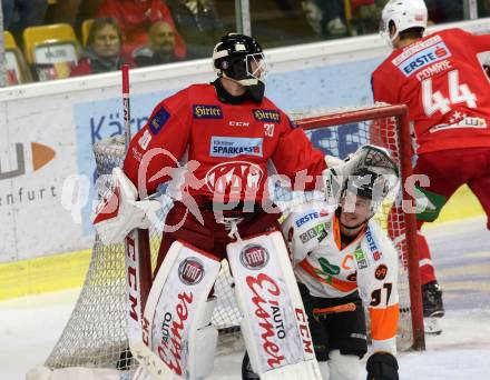 EBEL. Eishockey Bundesliga. KAC gegen Moser Medical Graz99ers. 	Haugen Lars (KAC), Oliver Setzinger (Graz). Klagenfurt, am 19.10.2018.
Foto: Kuess

---
pressefotos, pressefotografie, kuess, qs, qspictures, sport, bild, bilder, bilddatenbank