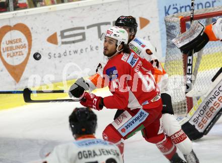 EBEL. Eishockey Bundesliga. KAC gegen Moser Medical Graz99ers. Witting Marcel (KAC), Kirchschlaeger Erik (Graz). Klagenfurt, am 19.10.2018.
Foto: Kuess

---
pressefotos, pressefotografie, kuess, qs, qspictures, sport, bild, bilder, bilddatenbank