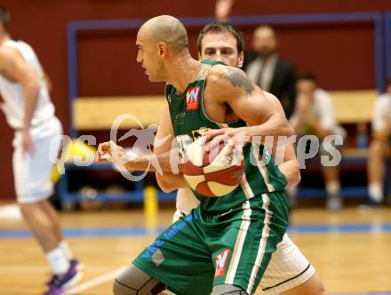 Basketball 2. Bundesliga. Grunddurchgang. 2. Runde. Woerthersee Piraten gegen Dornbirn Lions. Maximilian Kunovjanek, (Piraten), Aron Thorell Walker  (Lions). Klagenfurt, am 20.10.2018.
Foto: Kuess
---
pressefotos, pressefotografie, kuess, qs, qspictures, sport, bild, bilder, bilddatenbank