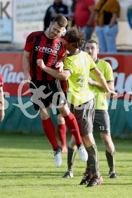 Fussball. Kaerntner Liga. St Jakob Rosental gegen Lind. Wolfgang Michael Sereinig (St Jakob), Alexander Preissl (Lind). St. Jakob am 20.10.2018.
Foto: Kuess

---
pressefotos, pressefotografie, kuess, qs, qspictures, sport, bild, bilder, bilddatenbank