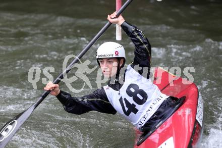 Kayak. Alpe Adria Kanu Slalom.  Nina Weratschnig.  Gurk (Fluss), 7.10.2018.
Foto: Kuess
---
pressefotos, pressefotografie, kuess, qs, qspictures, sport, bild, bilder, bilddatenbank