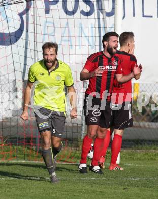 Fussball. Kaerntner Liga. St Jakob Rosental gegen Lind. Dragan Ovcina, Adis Osmanagic (St Jakob), Torjubel Mario Zagler (Lind). St. Jakob am 20.10.2018.
Foto: Kuess

---
pressefotos, pressefotografie, kuess, qs, qspictures, sport, bild, bilder, bilddatenbank