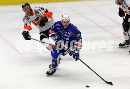 EBEL. Eishockey Bundesliga. EC VSV gegen Moser Medical Graz99ers. Felix Maxa,  (VSV), Daniel Oberkofler (Graz). Villach, am 21.10.2018.
Foto: Kuess 


---
pressefotos, pressefotografie, kuess, qs, qspictures, sport, bild, bilder, bilddatenbank