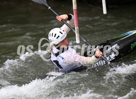 Kayak. Alpe Adria Kanu Slalom.  Antonia Oschmautz.  Gurk (Fluss), 7.10.2018.
Foto: Kuess
---
pressefotos, pressefotografie, kuess, qs, qspictures, sport, bild, bilder, bilddatenbank