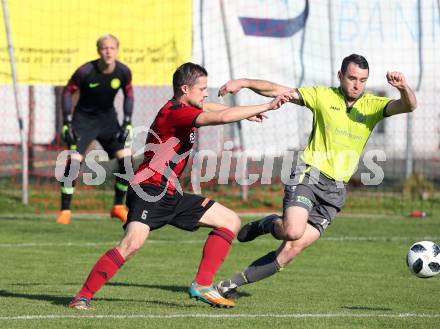 Fussball. Kaerntner Liga. St Jakob Rosental gegen Lind. Harald Ottowitz (St Jakob), Marco Ebner (Lind). St. Jakob am 20.10.2018.
Foto: Kuess

---
pressefotos, pressefotografie, kuess, qs, qspictures, sport, bild, bilder, bilddatenbank