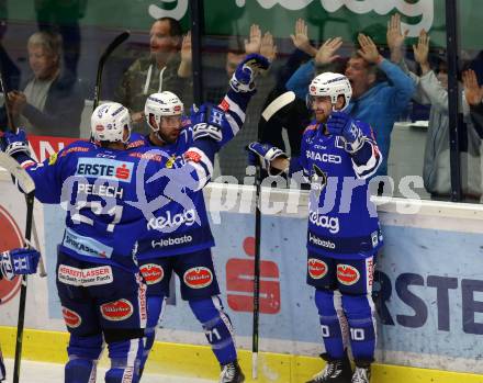 EBEL. Eishockey Bundesliga. EC VSV gegen Moser Medical Graz99ers. Torjubel Matthew Pelech, Jason Desantis, Corey Trivino (VSV). Villach, am 21.10.2018.
Foto: Kuess 


---
pressefotos, pressefotografie, kuess, qs, qspictures, sport, bild, bilder, bilddatenbank