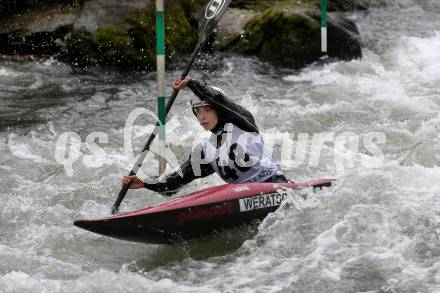 Kayak. Alpe Adria Kanu Slalom.  Nina Weratschnig.  Gurk (Fluss), 7.10.2018.
Foto: Kuess
---
pressefotos, pressefotografie, kuess, qs, qspictures, sport, bild, bilder, bilddatenbank