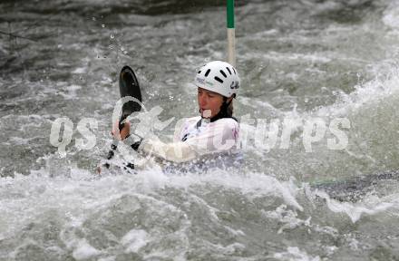 Kayak. Alpe Adria Kanu Slalom.  Antonia Oschmautz.  Gurk (Fluss), 7.10.2018.
Foto: Kuess
---
pressefotos, pressefotografie, kuess, qs, qspictures, sport, bild, bilder, bilddatenbank