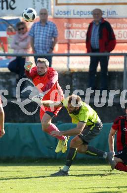 Fussball. Kaerntner Liga. St Jakob Rosental gegen Lind. Christian Michor (St Jakob), Mario Zagler (Lind). St. Jakob am 20.10.2018.
Foto: Kuess

---
pressefotos, pressefotografie, kuess, qs, qspictures, sport, bild, bilder, bilddatenbank