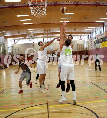 Basketball 2. Bundesliga. Grunddurchgang. 2. Runde. Raiders Villach gegen Basket Flames. Antonio Boban, Jasmin Perkovic (Raiders),   Fuad Memcic, Fabricio Vay (Basket Flames). Klagenfurt, am 21.10.2018.
Foto: Kuess
---
pressefotos, pressefotografie, kuess, qs, qspictures, sport, bild, bilder, bilddatenbank