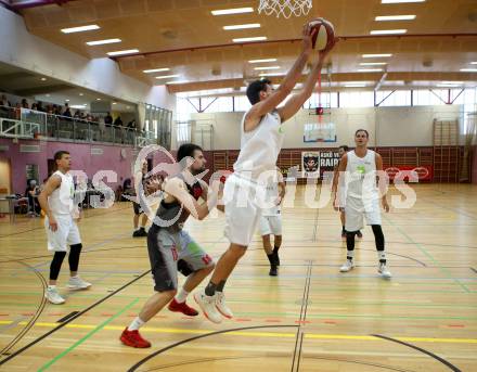 Basketball 2. Bundesliga. Grunddurchgang. 2. Runde. Raiders Villach gegen Basket Flames. Antonio Boban (Raiders),  Fabricio Vay (Basket Flames). Klagenfurt, am 21.10.2018.
Foto: Kuess
---
pressefotos, pressefotografie, kuess, qs, qspictures, sport, bild, bilder, bilddatenbank