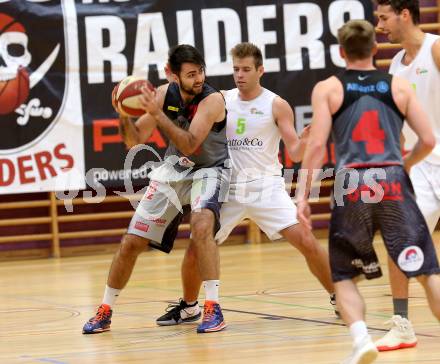 Basketball 2. Bundesliga. Grunddurchgang. 2. Runde. Raiders Villach gegen Basket Flames. Marin Sliskovic (Raiders),  Christian Kuenstner (Basket Flames). Klagenfurt, am 21.10.2018.
Foto: Kuess
---
pressefotos, pressefotografie, kuess, qs, qspictures, sport, bild, bilder, bilddatenbank