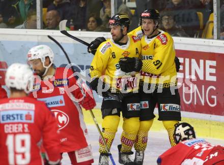 EBEL. Eishockey Bundesliga. KAC gegen spusu Vienna Capitals.  Torjubel Taylor Vause, Rafael Rotter (Vienna Capitals). Klagenfurt, am 26.10.2018.
Foto: Kuess

---
pressefotos, pressefotografie, kuess, qs, qspictures, sport, bild, bilder, bilddatenbank