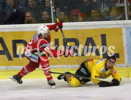 EBEL. Eishockey Bundesliga. KAC gegen spusu Vienna Capitals. Siim Liivik,  (KAC), Rafael Rotter (Vienna Capitals). Klagenfurt, am 26.10.2018.
Foto: Kuess

---
pressefotos, pressefotografie, kuess, qs, qspictures, sport, bild, bilder, bilddatenbank