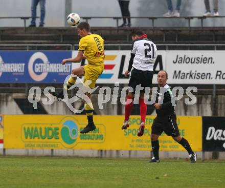 Fussball. Unterliga West. Nussdorf gegen Fuernitz. Martin Herbert Neunhaeuserer (Nussdorf), Tim Kovacic (Fuernitz). Nussdorf, 27.10.2018.
Foto: Kuess
---
pressefotos, pressefotografie, kuess, qs, qspictures, sport, bild, bilder, bilddatenbank