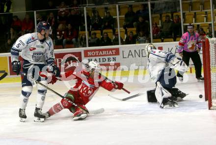 EBEL. Eishockey Bundesliga. KAC gegen Fehervar AV 19.  Marcel Witting,  (KAC),  Bence Stipsicz, MacMillan Carruth (Alba Volan). Klagenfurt, am 28.10.2018.
Foto: Kuess

---
pressefotos, pressefotografie, kuess, qs, qspictures, sport, bild, bilder, bilddatenbank