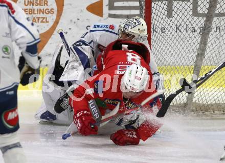 EBEL. Eishockey Bundesliga. KAC gegen Fehervar AV 19. Nicholas ERic Petersen,  (KAC), MacMillan Carruth (Alba Volan). Klagenfurt, am 28.10.2018.
Foto: Kuess

---
pressefotos, pressefotografie, kuess, qs, qspictures, sport, bild, bilder, bilddatenbank