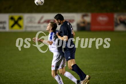 Fussball. Kaerntner Liga. Matrei gegen Treibach. Dominik Hanser (Matrei),  Jonas Warmuth (Treibach). Matrei, 27.10.2018.
Foto: Kuess
---
pressefotos, pressefotografie, kuess, qs, qspictures, sport, bild, bilder, bilddatenbank