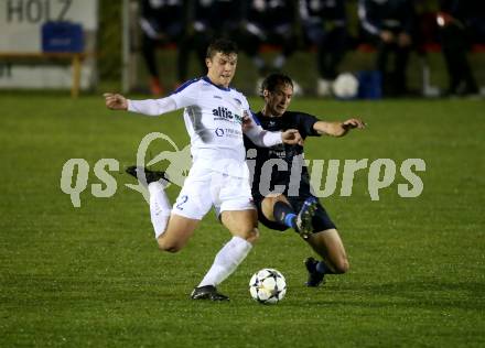 Fussball. Kaerntner Liga. Matrei gegen Treibach. Lukas Brugger (Matrei),  Davor Ponjavic (Treibach). Matrei, 27.10.2018.
Foto: Kuess
---
pressefotos, pressefotografie, kuess, qs, qspictures, sport, bild, bilder, bilddatenbank