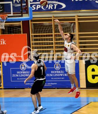 Basketball 2. Bundesliga. Grunddurchgang 6. Runde. Woerthersee Piraten gegen Jennersdorf Blackbirds.  Sirnik Matic (Woerthersee Piraten), Johannes Astl  (Jennersdorf). Klagenfurt, am 10.11.2018.
Foto: Kuess
---
pressefotos, pressefotografie, kuess, qs, qspictures, sport, bild, bilder, bilddatenbank