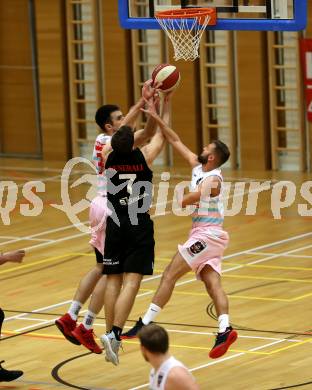 Basketball 2. Bundesliga. Grunddurchgang 6. Runde. Raiders Villach gegen BK Mattersburg Rocks. Antonio Boban, Marko Jelica  (Villach), Marko Soldo (Mattersburg). Klagenfurt, am 10.11.2018.
Foto: Kuess
---
pressefotos, pressefotografie, kuess, qs, qspictures, sport, bild, bilder, bilddatenbank