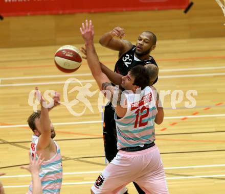 Basketball 2. Bundesliga. Grunddurchgang 6. Runde. Raiders Villach gegen BK Mattersburg Rocks. Jasmin Perkovic, Sebastian Huber  (Villach),  Gary Ware (Mattersburg). Klagenfurt, am 10.11.2018.
Foto: Kuess
---
pressefotos, pressefotografie, kuess, qs, qspictures, sport, bild, bilder, bilddatenbank