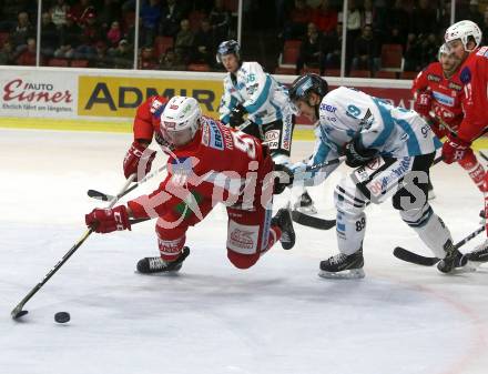 EBEL. Eishockey Bundesliga. KAC gegen EHC Liwest Black Wings Linz. Marco Richter,  (KAC), Marco Brucker (Linz). Klagenfurt, am 13.11.2018.
Foto: Kuess

---
pressefotos, pressefotografie, kuess, qs, qspictures, sport, bild, bilder, bilddatenbank