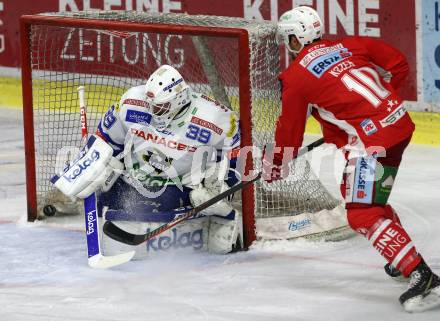 EBEL. Eishockey Bundesliga. KAC gegen VSV. Andrew Jacob Kozek,  (KAC),  Dan Bakala (VSV). Klagenfurt, am 13.11.2018.
Foto: Kuess

---
pressefotos, pressefotografie, kuess, qs, qspictures, sport, bild, bilder, bilddatenbank