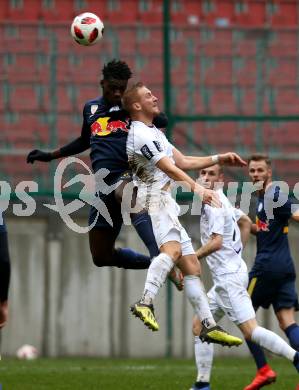 Fussball 2. Liga. SK Austria Klagenfurt gegen FC Liefering. Markus Rusek,  (Austria Klagenfurt), Ousmane Diakite (FC Liefering). Klagenfurt, 24.11.2018.
Foto: Kuess
---
pressefotos, pressefotografie, kuess, qs, qspictures, sport, bild, bilder, bilddatenbank