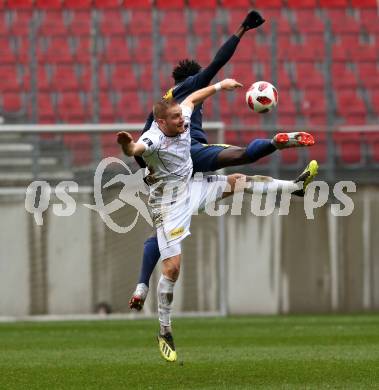 Fussball 2. Liga. SK Austria Klagenfurt gegen FC Liefering. Markus Rusek,  (Austria Klagenfurt), Ousmane Diakite (FC Liefering). Klagenfurt, 24.11.2018.
Foto: Kuess
---
pressefotos, pressefotografie, kuess, qs, qspictures, sport, bild, bilder, bilddatenbank