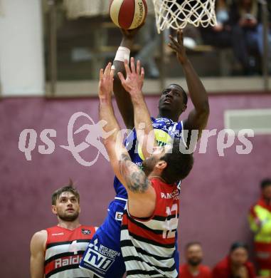 Basketball OEBV Cup. Raiders Villach gegen Swans Gmunden. Jasmin Perkovic, Ziga Erculj,  (Villach), Torrion Brummitt (Gmunden). Villach, am 13.12.2018.
Foto: Kuess
---
pressefotos, pressefotografie, kuess, qs, qspictures, sport, bild, bilder, bilddatenbank