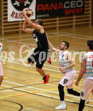 Basketball 2. Bundesliga. Grunddurchgang 11. Runde. Raiders Villach gegen Woerthersee Piraten. Martin Bajc,  (Villach), Martin Strasser   (Piraten). Klagenfurt, am 16.12.2018.
Foto: Kuess
---
pressefotos, pressefotografie, kuess, qs, qspictures, sport, bild, bilder, bilddatenbank