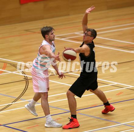 Basketball 2. Bundesliga. Grunddurchgang 11. Runde. Raiders Villach gegen Woerthersee Piraten.  Ziga Erculj,  (Villach),  Martin Strasser (Piraten). Klagenfurt, am 16.12.2018.
Foto: Kuess
---
pressefotos, pressefotografie, kuess, qs, qspictures, sport, bild, bilder, bilddatenbank