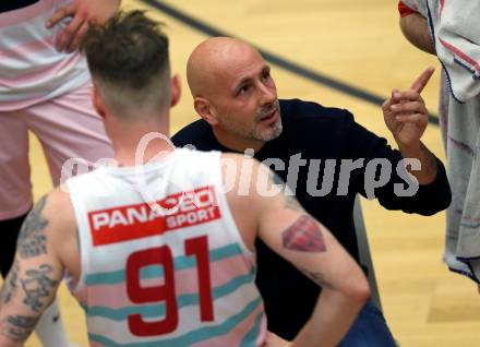 Basketball 2. Bundesliga. Grunddurchgang 11. Runde. Raiders Villach gegen Woerthersee Piraten. Trainer Rok Zupan (Villach). Klagenfurt, am 16.12.2018.
Foto: Kuess
---
pressefotos, pressefotografie, kuess, qs, qspictures, sport, bild, bilder, bilddatenbank