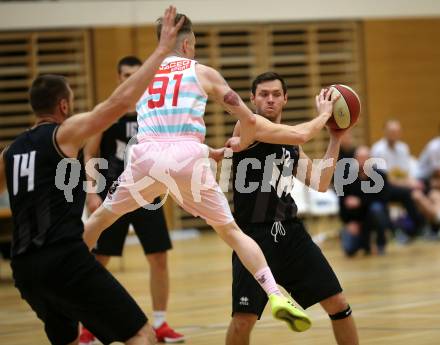 Basketball 2. Bundesliga. Grunddurchgang 11. Runde. Raiders Villach gegen Woerthersee Piraten.  Nino Gross,  (Villach),  Jan-Arne Apschner (Piraten). Klagenfurt, am 16.12.2018.
Foto: Kuess
---
pressefotos, pressefotografie, kuess, qs, qspictures, sport, bild, bilder, bilddatenbank