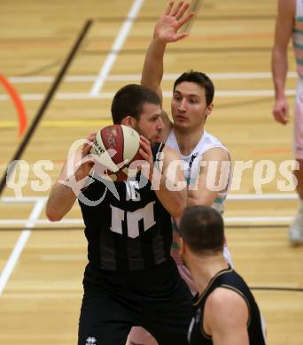 Basketball 2. Bundesliga. Grunddurchgang 11. Runde. Raiders Villach gegen Woerthersee Piraten.  Aleksandar Petrovic,  (Villach), Matic Sirnik  (Piraten). Klagenfurt, am 16.12.2018.
Foto: Kuess
---
pressefotos, pressefotografie, kuess, qs, qspictures, sport, bild, bilder, bilddatenbank