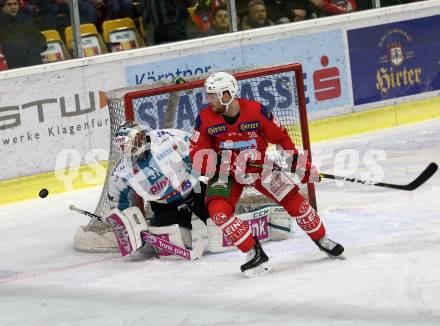 EBEL. Eishockey Bundesliga. KAC gegen	EHC Liwest Black Wings Linz. Matthew Neal,  (KAC), David Kickert (Linz). Klagenfurt, am 21.12.2018.
Foto: Kuess

---
pressefotos, pressefotografie, kuess, qs, qspictures, sport, bild, bilder, bilddatenbank